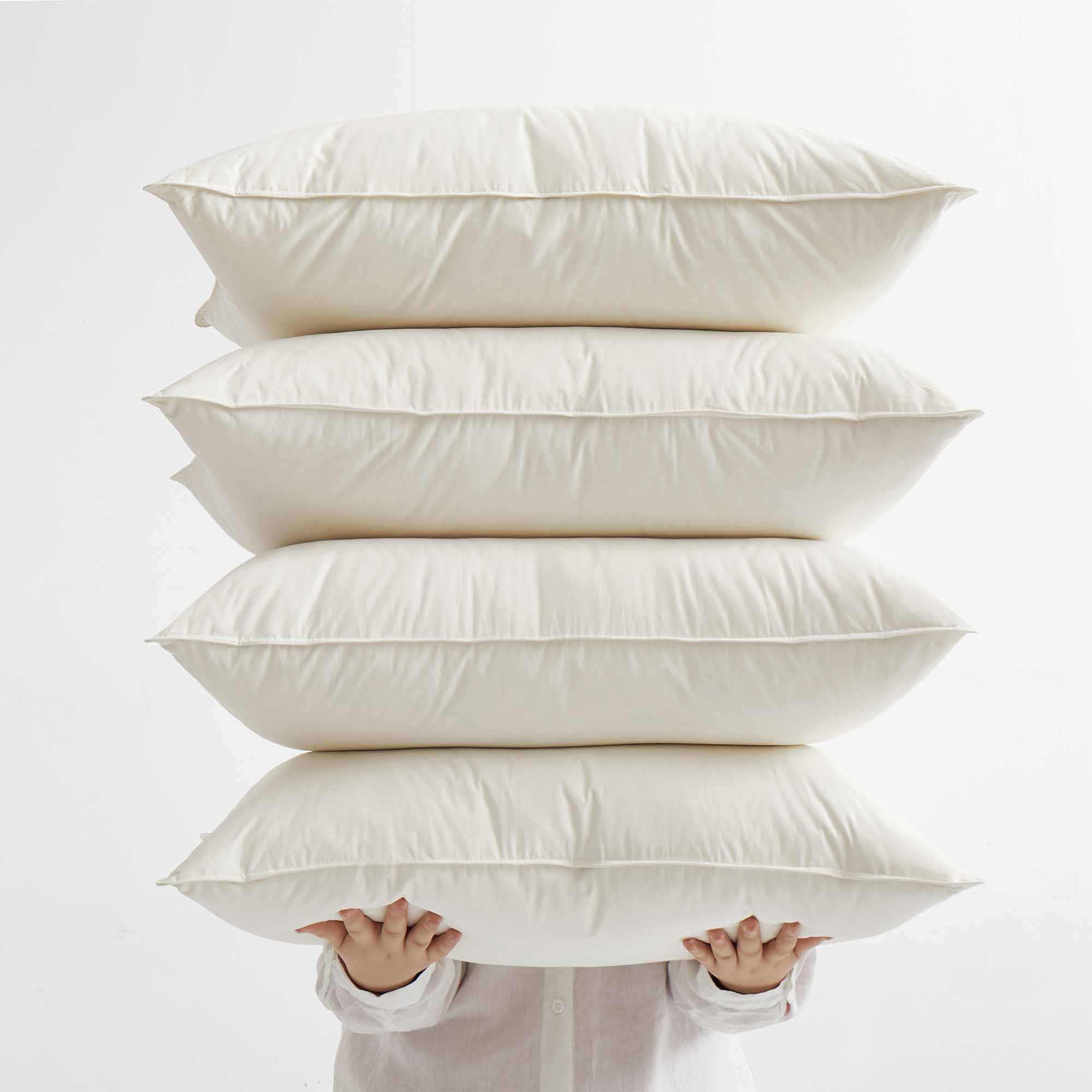 This medium-firm pillow offers classic flat support, catering to individuals who favor a more understated pillow height. It is particularly well-suited for back and stomach sleepers, offering a gentle and snug sleep experience.